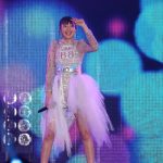 三阪咲がオープニングアクトで「今日好き」テーマ曲『私を好きになってくれませんか』熱唱！＜関コレ2021 A/W＞