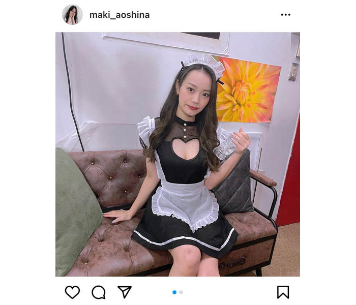 青科まき、胸元開きのセクシーメイドコスプレに釘付け!