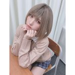 えなこが制服ギャルのコスプレ披露「可愛すぎてやばい」の声殺到