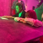 浅川梨奈、美しいピンクヘアーのJKコス姿を披露！「ん～可愛い」「ビジュ好きすぎる」