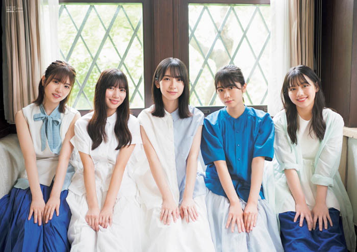 日向坂46・二期生が「日向家の人々」として「B.L.T.」12月号　表紙に登場