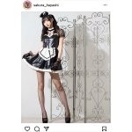 林紗久羅、攻め攻めのメイドコスプレで美脚披露