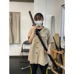 今泉佑唯、満面笑みで刀を持つ舞台稽古オフショット公開