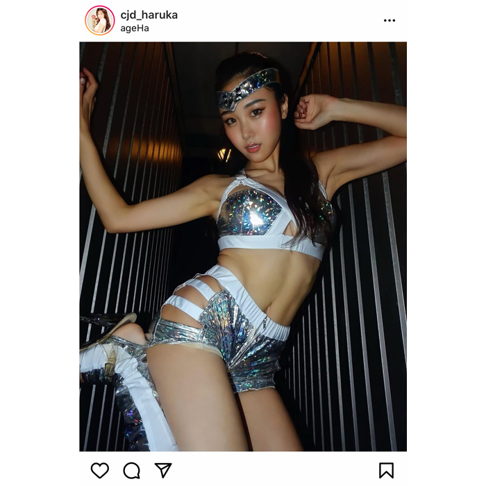 HARUKA（サイバージャパンダンサーズ）、ギラギラなセクシー衣装で配信ライブに登場！