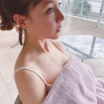 トリンドル玲奈、大胆にデコルテを見せた濃いめメイクショットが美しすぎる！