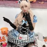 桃月なしこ、キョンシー・アリスに扮したハロウィンコスプレがスゴい!「最強すぎません??」