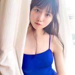 アキシブproject 新居歩美、美肌にうっとり制服グラビアに反響「迫り来る美しさ」