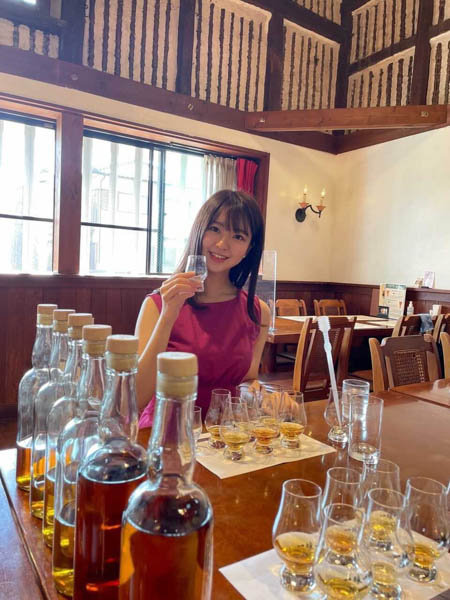 「ミスユニバーシティ2019」グランプリ・長澤佳凜が、長濱蒸溜所とコラボしたウイスキーを開発