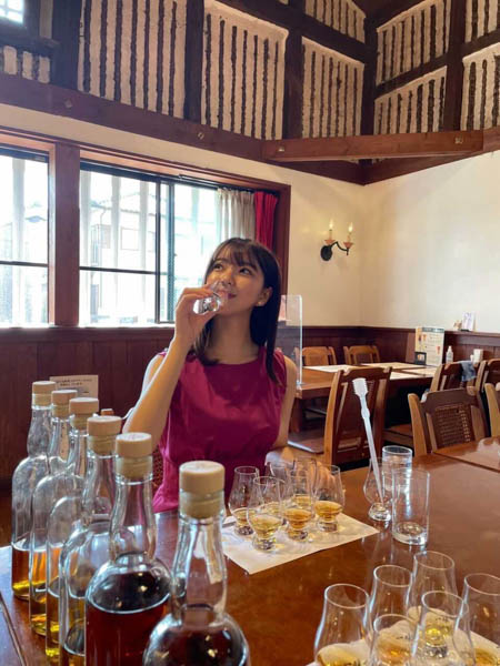 「ミスユニバーシティ2019」グランプリ・長澤佳凜が、長濱蒸溜所とコラボしたウイスキーを開発