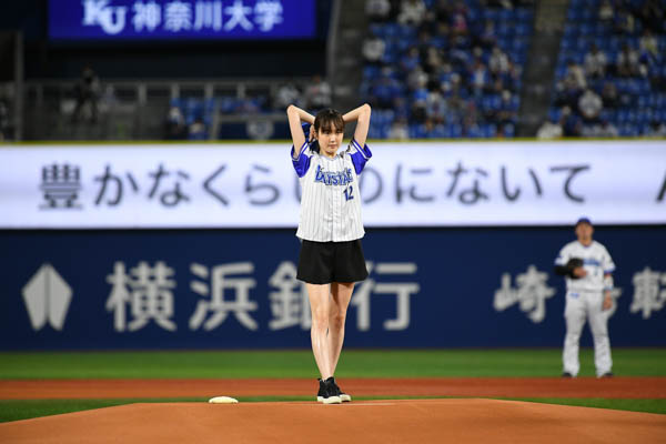 【リュウソウピンク】尾碕真花が初の始球式に挑戦! 「ものすごく緊張しました!」