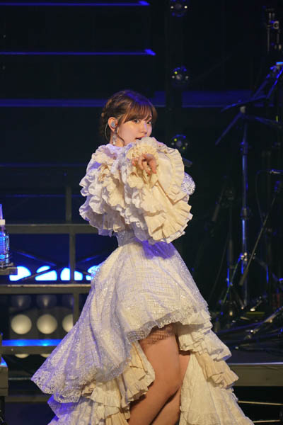 鈴木愛理、2度目の武道館単独ライブで生バンド編成＆初披露曲連発