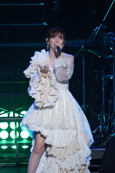 鈴木愛理、2度目の武道館単独ライブで生バンド編成＆初披露曲連発