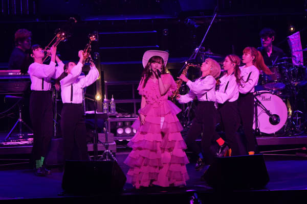 鈴木愛理、2度目の武道館単独ライブで生バンド編成＆初披露曲連発