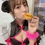 竹内星菜、胸元開きのエプロンチャイナドレス姿に釘付け!