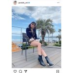 NMB48 上西怜、ツインテールの衣装オフショットで美脚披露