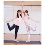 NMB48 上西怜、梅山恋和とヨガに挑戦したオフショット公開