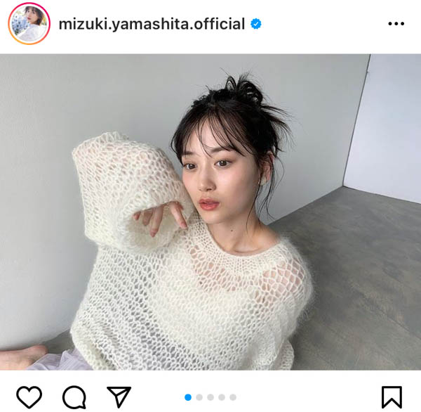 乃木坂46 山下美月、ツヤ肌ニットコーデの「CanCam」オフショットで癒しをお届け