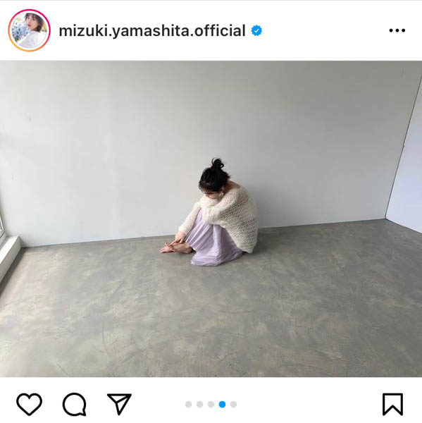 乃木坂46 山下美月、ツヤ肌ニットコーデの「CanCam」オフショットで癒しをお届け