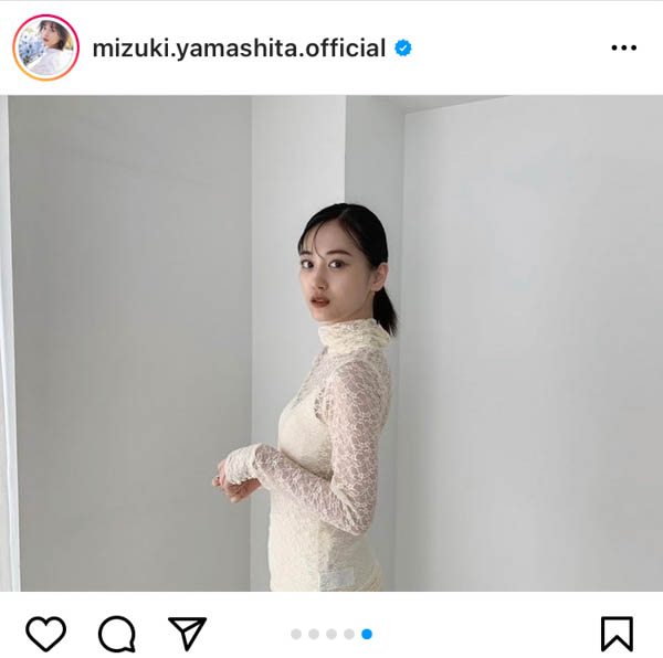 乃木坂46 山下美月、ツヤ肌ニットコーデの「CanCam」オフショットで癒しをお届け