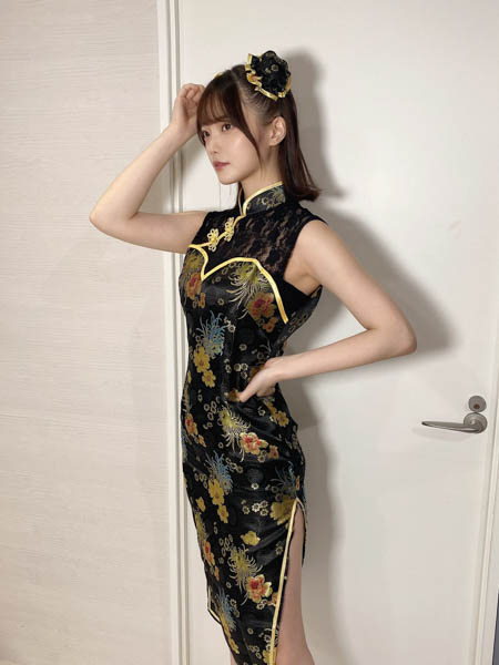 新谷姫加、『お強い』黒チャイナ服で美麗スタイル披露