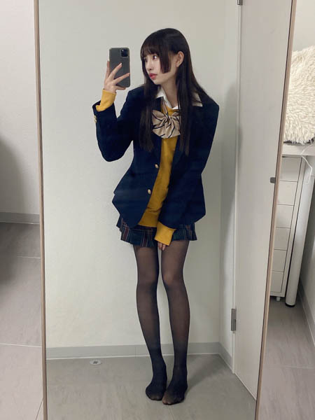 藤川らるむ、姫カットと魅せる冬服制服ショット披露