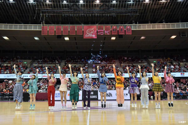 BEYOOOOONDSがBリーグハーフタイムショーで熱唱パフォーマンス!