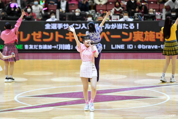 BEYOOOOONDSがBリーグハーフタイムショーで熱唱パフォーマンス!