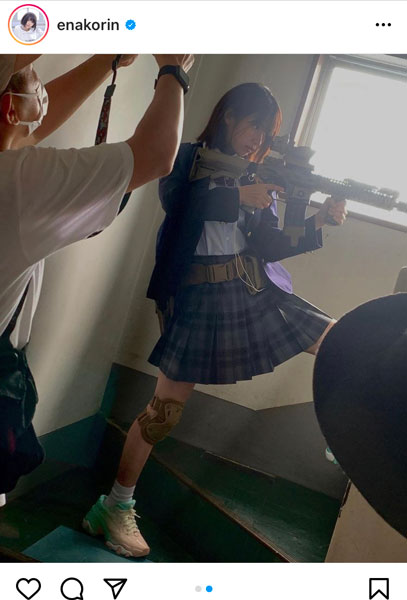 えなこ、セーラー服で機関銃を構えるオフショットに反響ぞくぞく「快感」