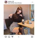 藤川らるむ、大人な私服コーデで美脚クロス披露