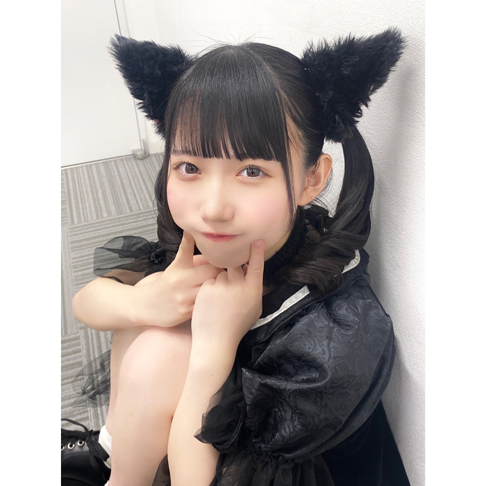 新居歩美、「宇宙1かわいい」猫耳ショットでぷにぷにほっぺを「触ってみる？」