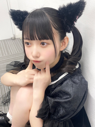 新居歩美、「宇宙1かわいい」猫耳ショットでぷにぷにほっぺを「触ってみる？」