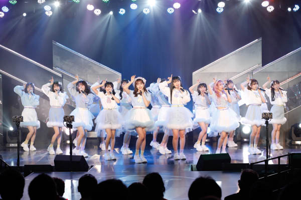 HKT48、10周年特別公演で2022年ツアーをサプライズ発表