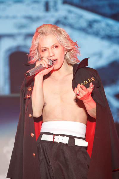 【ライブレポート】HYDE、「20th Orchestra Concert HYDE 黑ミサ 2021 Halloween」開催! DAIGO・手越祐也もゲスト出演