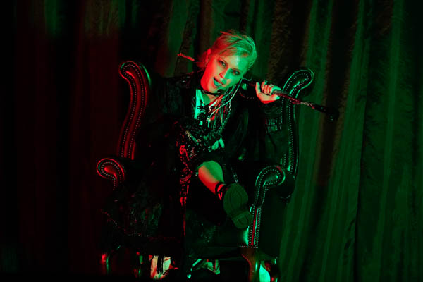 【ライブレポート】HYDE、「20th Orchestra Concert HYDE 黑ミサ 2021 Halloween」開催! DAIGO・手越祐也もゲスト出演