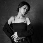 小林れい、『完全変態』へと変化する姿を収めた写真展を開催
