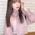 森咲智美、大きめリボンをめくって浮き出るランジェリーにドキドキ