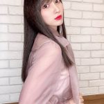 森咲智美、大きめリボンをめくって浮き出るランジェリーにドキドキ