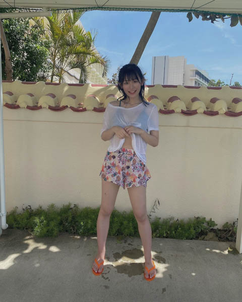 NGT48 佐藤海里、夏が恋しくなる濡れ肌水着ショットを公開