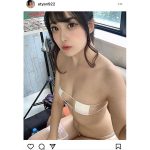 コスプレイヤー 天海こめつ、眼帯ビキニで魅せるナチュラル美バスト