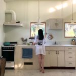 HKT48 運上弘菜、かすみ草が似合う! フォトブックから色白美肌のオフショット公開