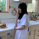 HKT48 運上弘菜、かすみ草が似合う! フォトブックから色白美肌のオフショット公開