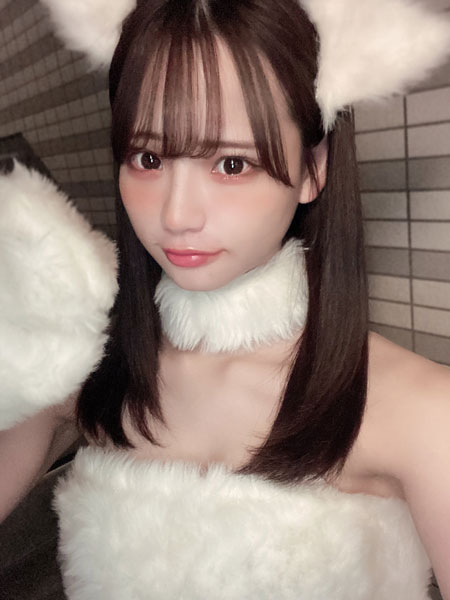 NMB48 和田海佑、「いい推しの日」にケモ耳コスプレでデコルテ披露