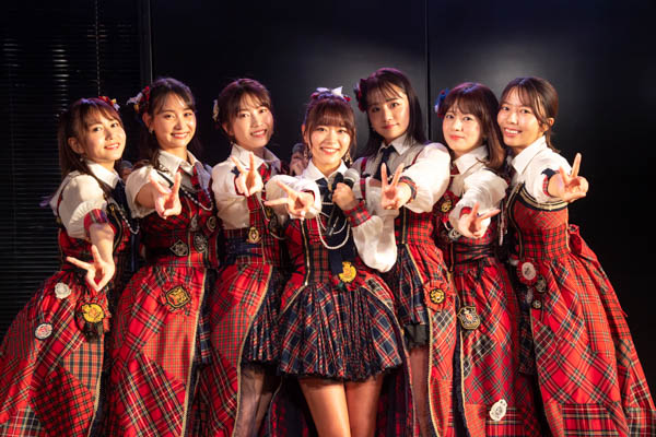 SKE48 山内鈴蘭、AKB48劇場で同期9期生と卒業記念公演開催