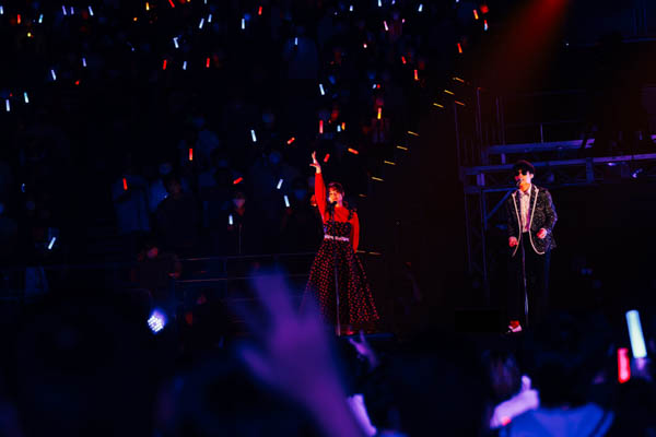 伊藤美来、オーイシマサヨシ、大橋彩香、南條愛乃ら総勢19組がANIMAX MUSIXの横浜アリーナのステージで熱唱