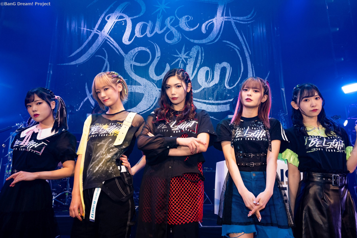 RAISE A SUILEN、札幌での追加公演をアーカイブ配信中！全13曲を演奏。
