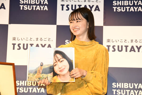 20歳を迎えた山田杏奈がセカンド写真集の発売記念オンラインイベントを開催