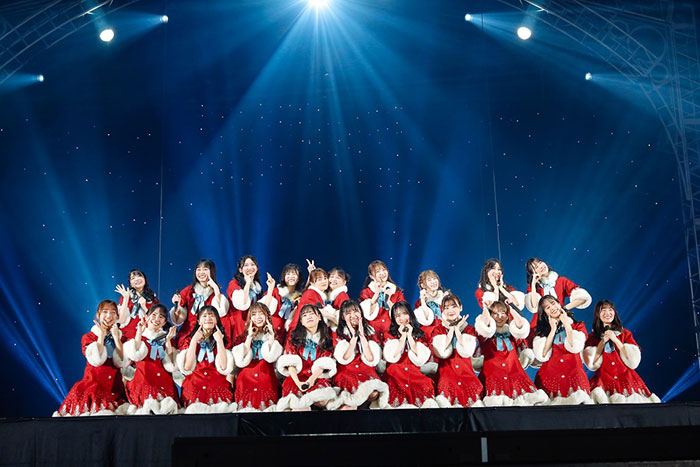日向坂46、恒例のクリスマスライブ「ひなくり2021」を開催