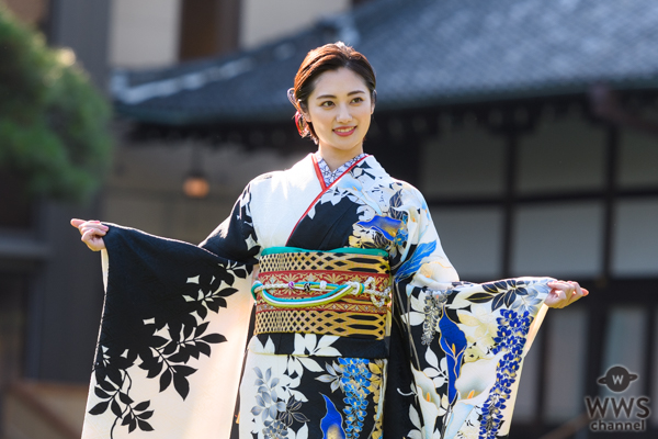 奥山かずさ、黒地に咲く藤柄の振袖姿で今年を振り返り ＜オスカープロモーション新春晴れ着撮影会＞