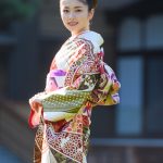 小芝風花、白地の晴れ着姿を華やかに披露 ＜オスカープロモーション新春晴れ着撮影会＞