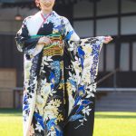 奥山かずさ、黒地に咲く藤柄の振袖姿で今年を振り返り ＜オスカープロモーション新春晴れ着撮影会＞